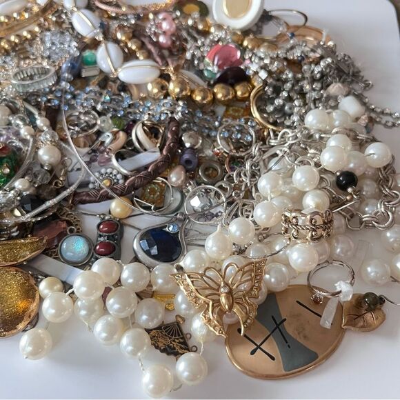 1.5 lb Vintage Craft Junk Jewelry Lot - Picture 2 of 9